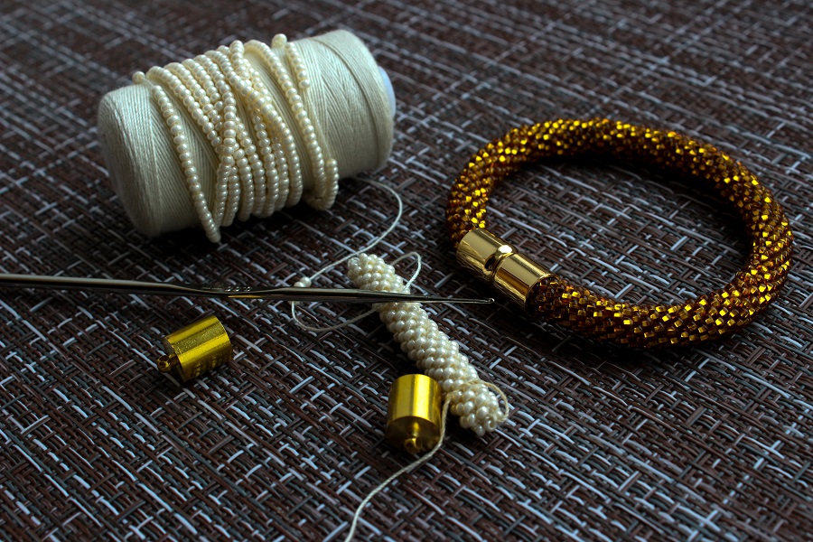 crochet beaded bracelet knitting process