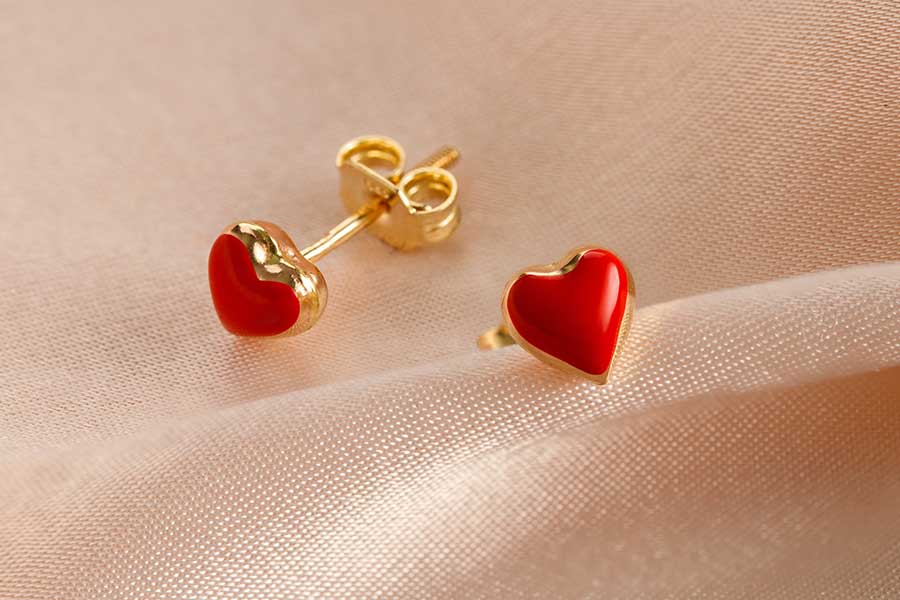 Hearts shape gold stud earrings