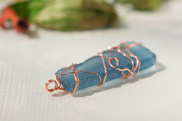 beautiful wire-wrapped pendants for necklaces